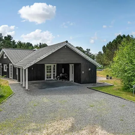 Beach Front Home In Blavand With Sauna 펜션