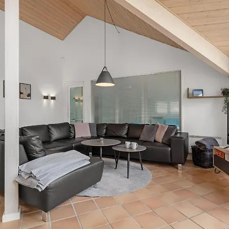 5 Bedroom Lovely In *