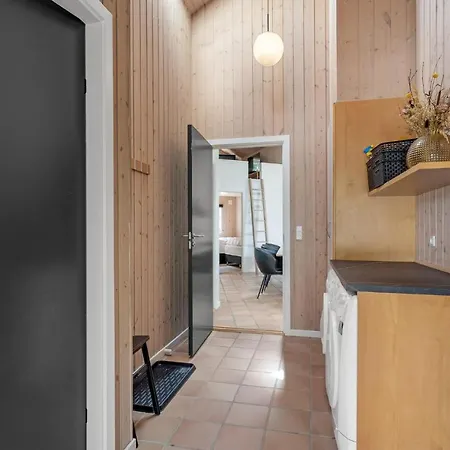 펜션 Beach Front Home In Blavand With Sauna *