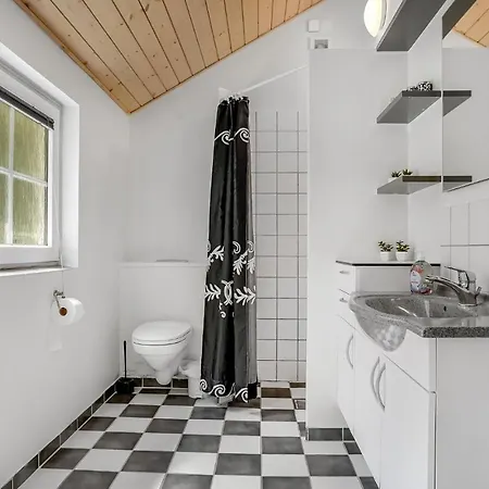 펜션 Beach Front Home In Blavand With Sauna