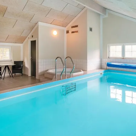 Beach Front Home In Blavand With Sauna 펜션 *